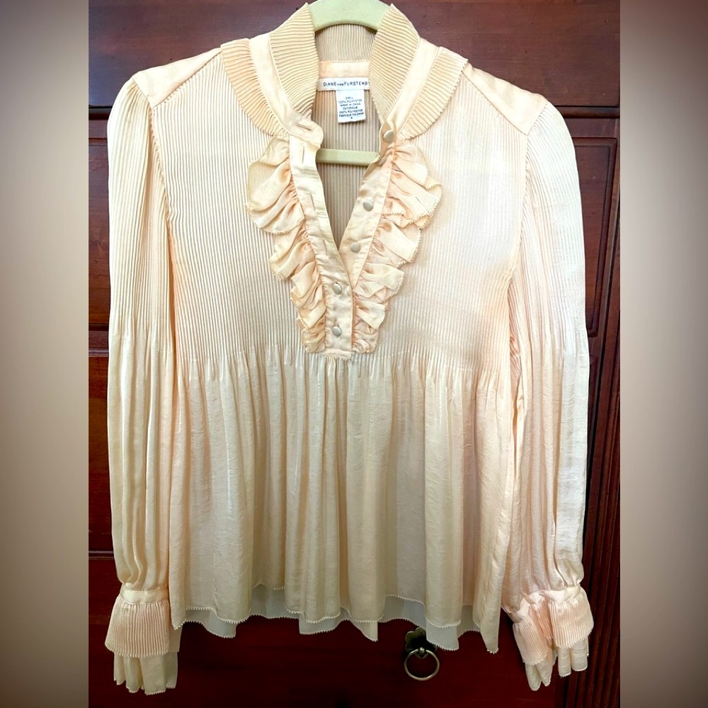 Diane Von Furstenberg Cream Ruffled Blouse